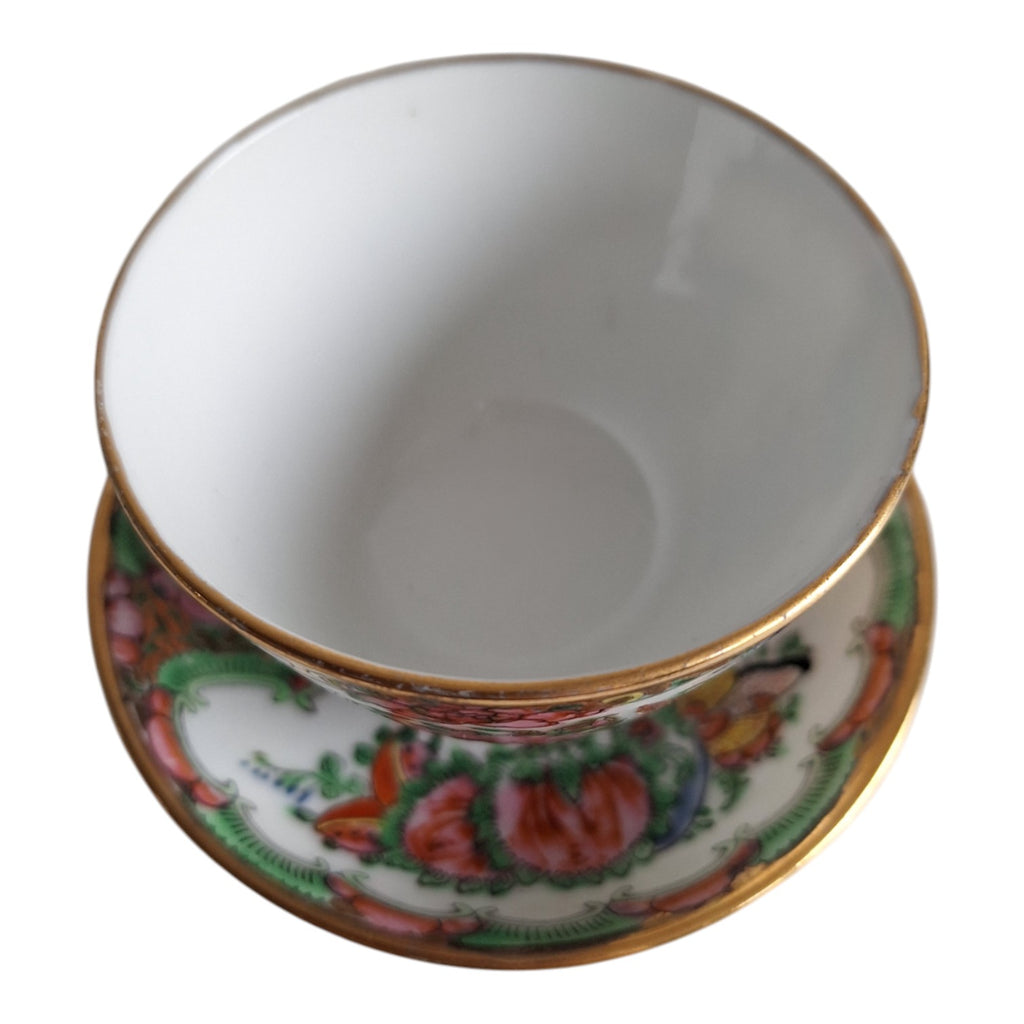 Chinesische kantonesische Tasse und Untertasse mit Blumenmotiven & Schmetterlingen – 1960er Jahre