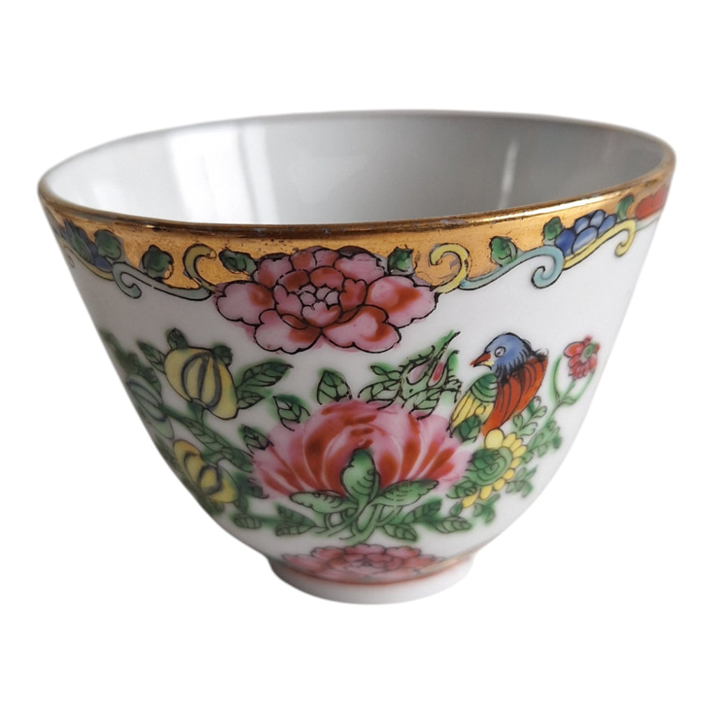 Chinesische kantonesische Tasse und Untertasse mit Blumenmotiven & Schmetterlingen – 1960er Jahre