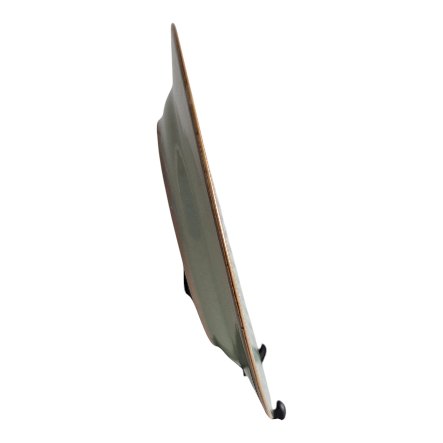 Chinees Celadon Bord met Kalligrafische Karakters – Ø 26,5 cm, ca. 1970-1980