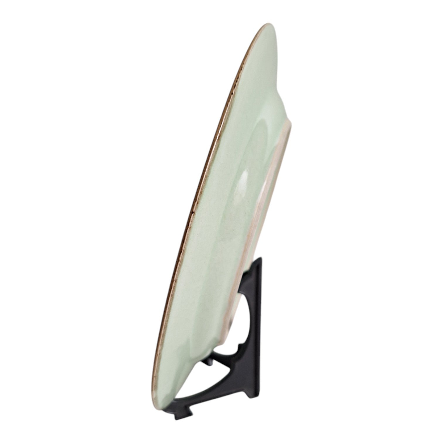 Chinees Celadon Bord met Kalligrafische Karakters – Ø 26,5 cm, ca. 1970-1980