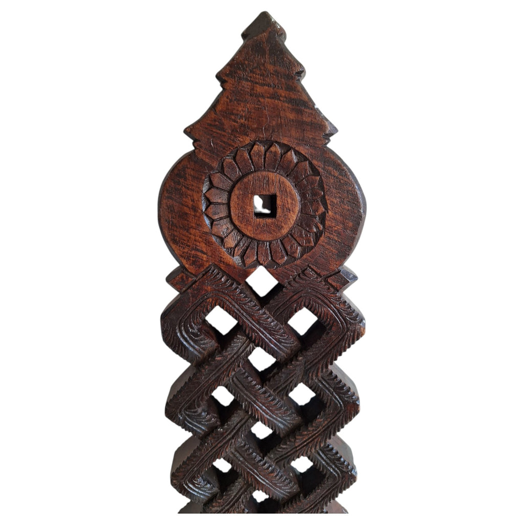 Handgeschnitzter Holzlöffelhalter mit Text – Wanddekoration, Indien, ca. 1900–1940