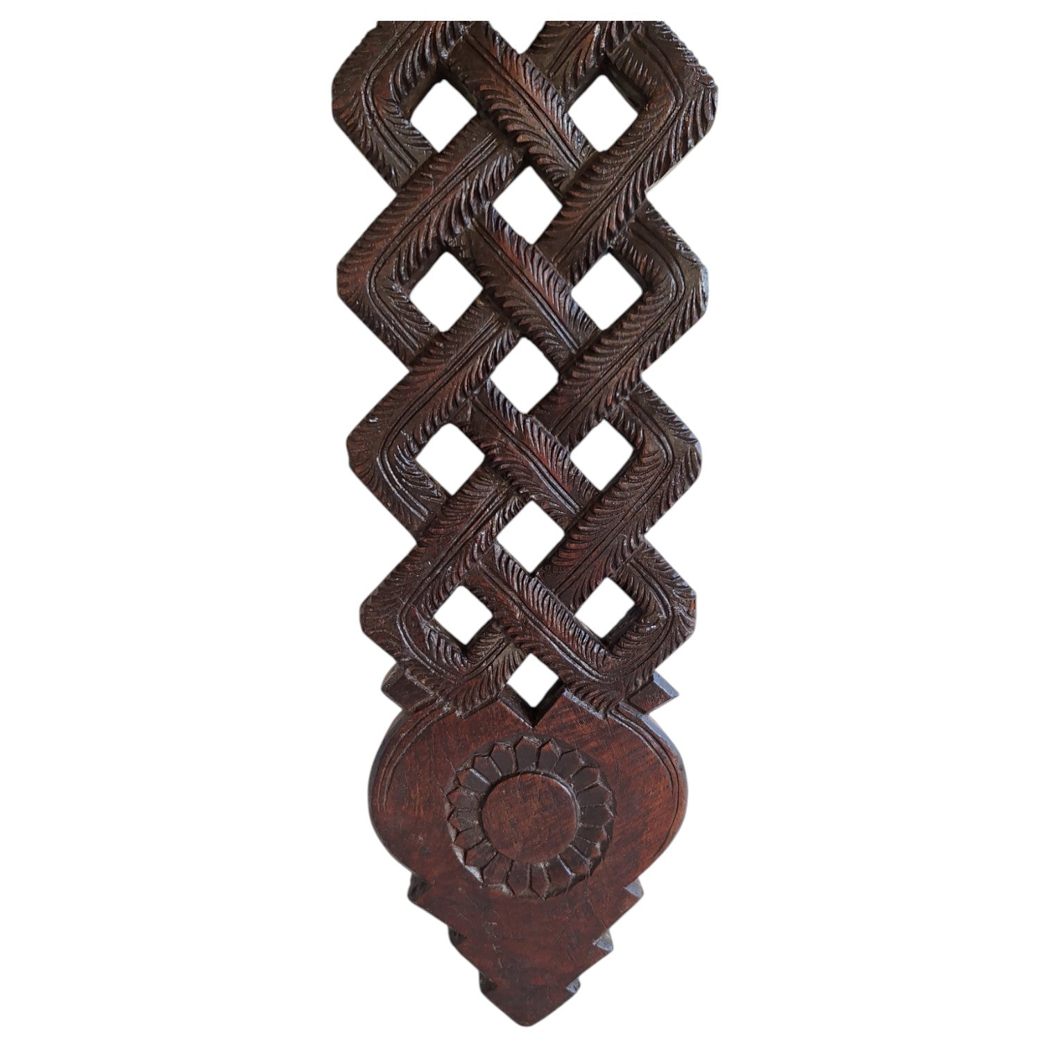 Handgeschnitzter Holzlöffelhalter mit Text – Wanddekoration, Indien, ca. 1900–1940