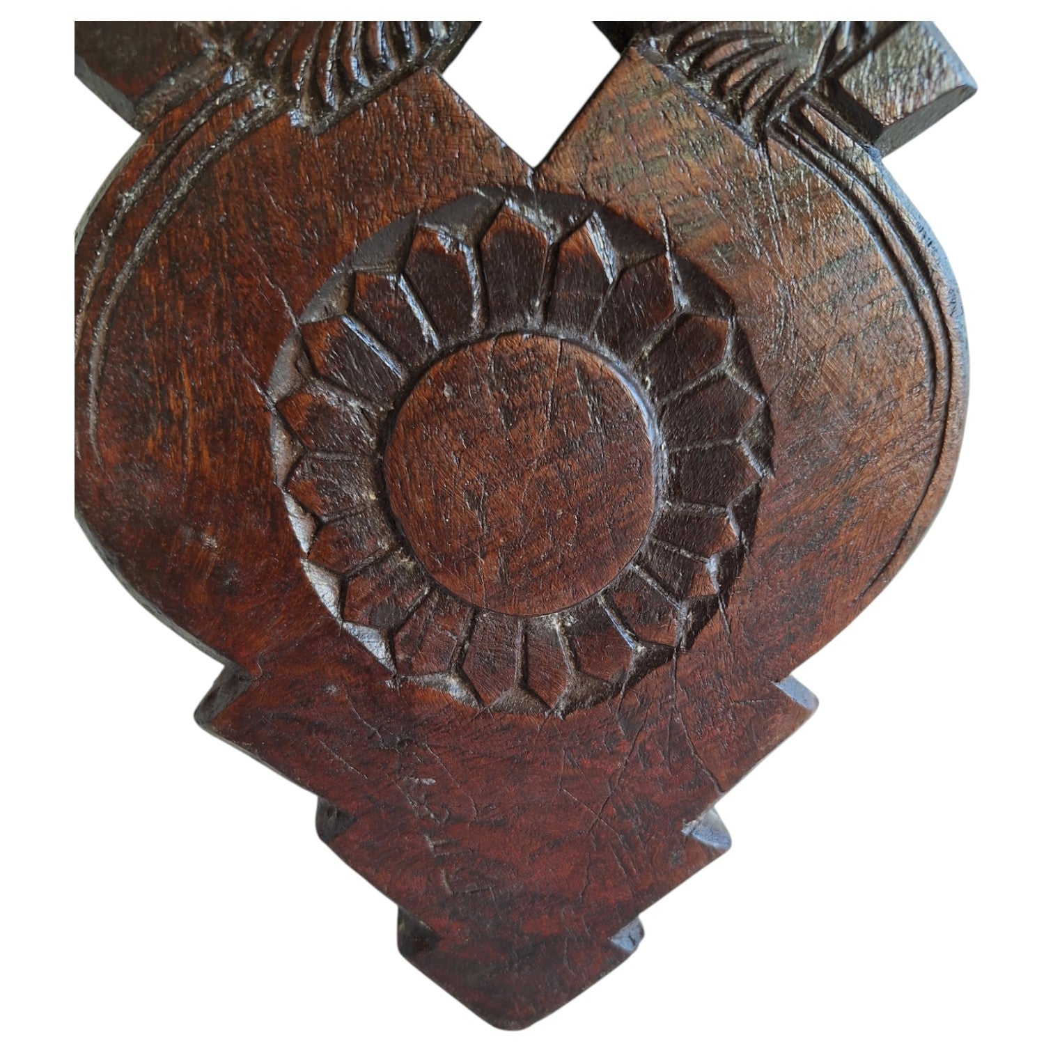 Handgeschnitzter Holzlöffelhalter mit Text – Wanddekoration, Indien, ca. 1900–1940