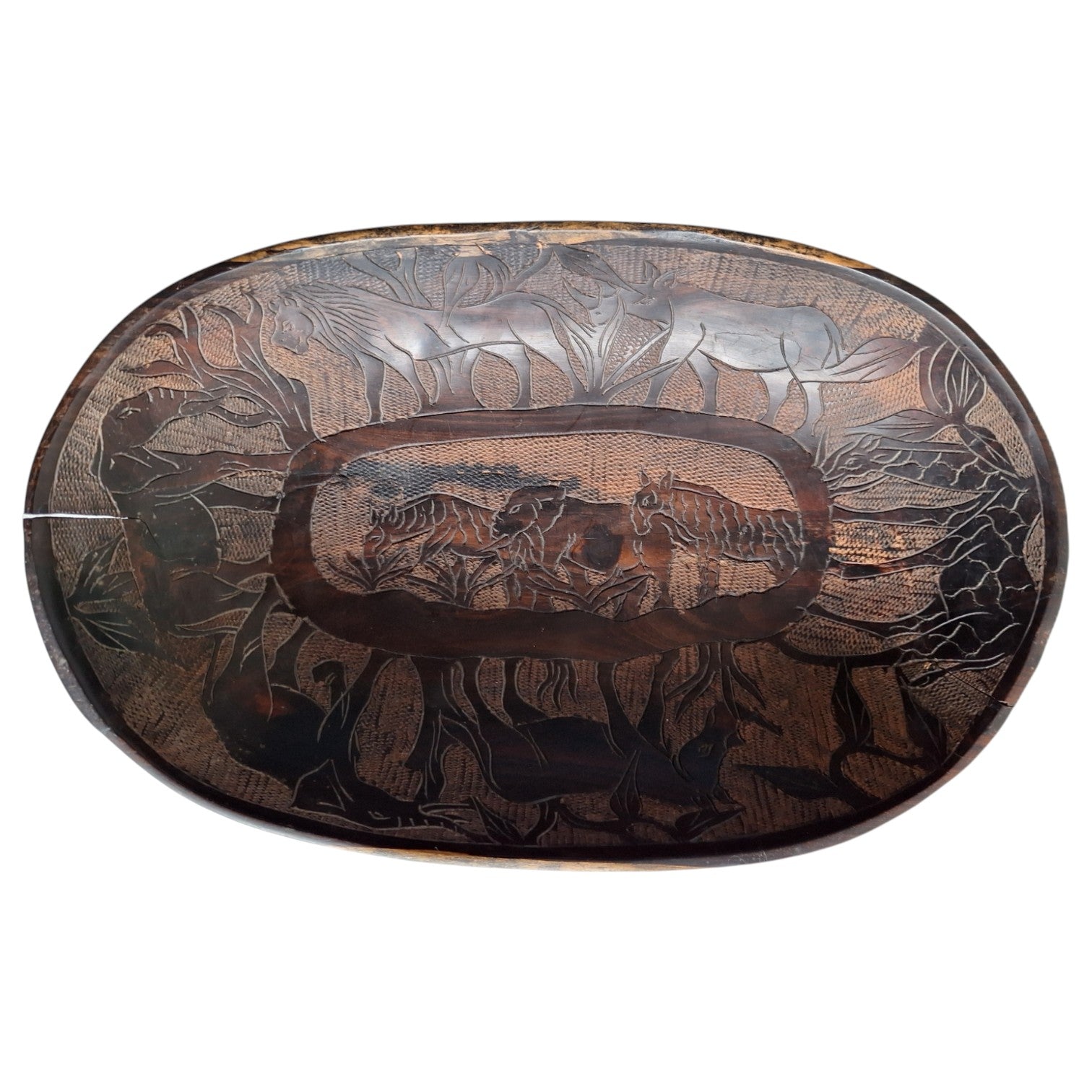 Hand-carved wooden bowl with animal motifs – African craftsmanship