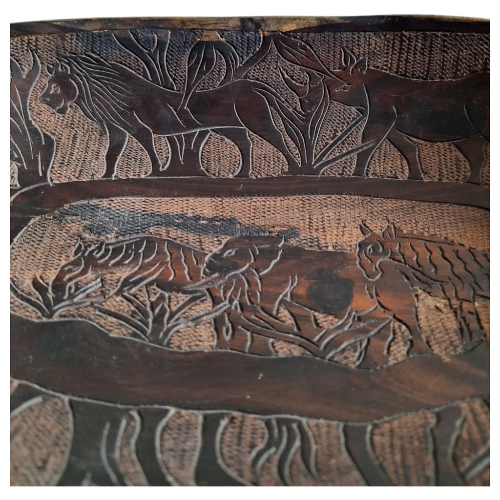 Hand-carved wooden bowl with animal motifs – African craftsmanship
