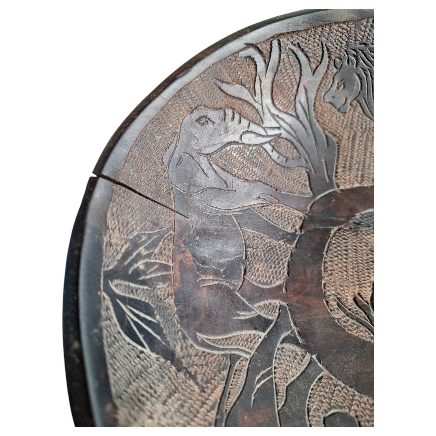 Hand-carved wooden bowl with animal motifs – African craftsmanship