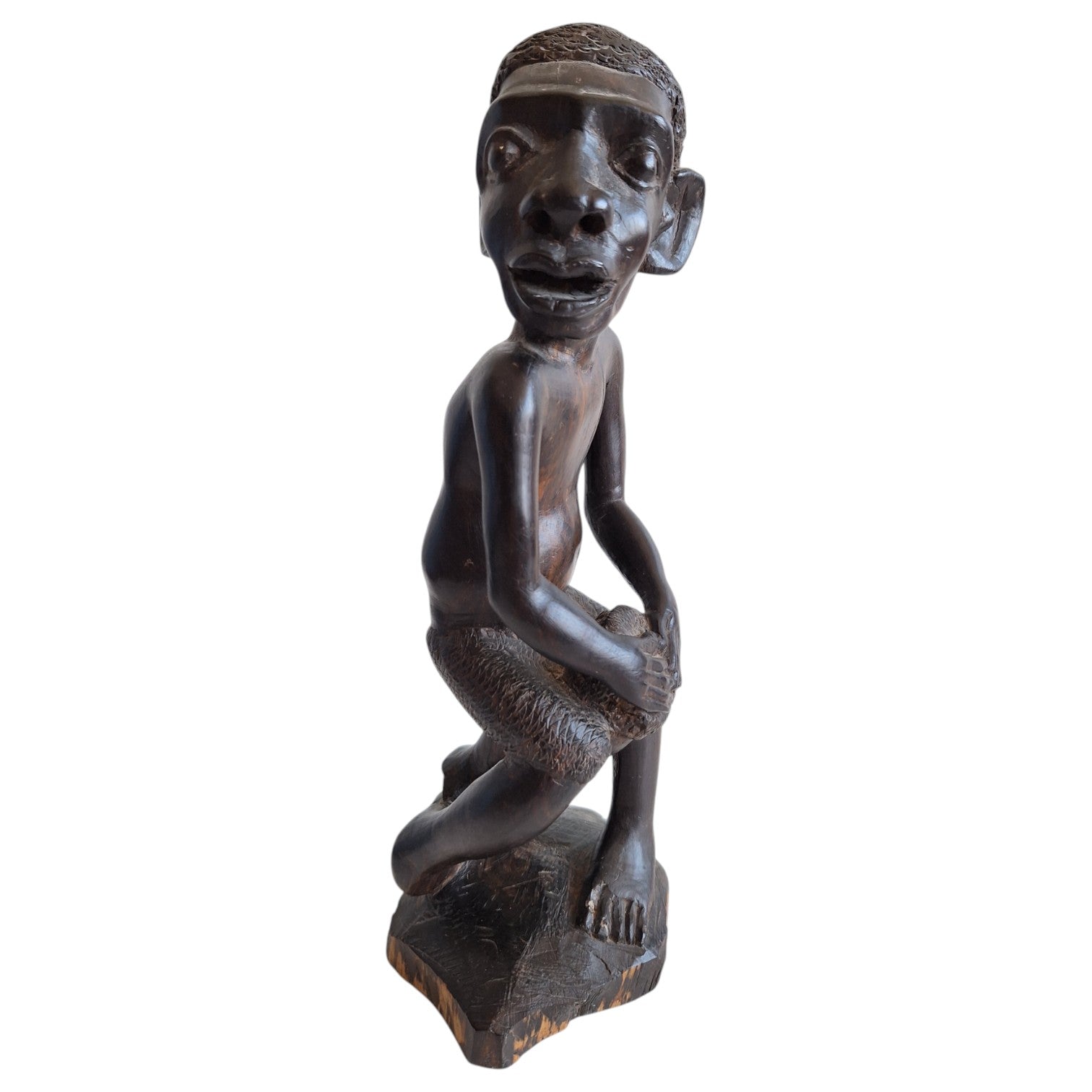 Holzskulptur Mann mit Trommel – Afrikanische Holzschnitzerei