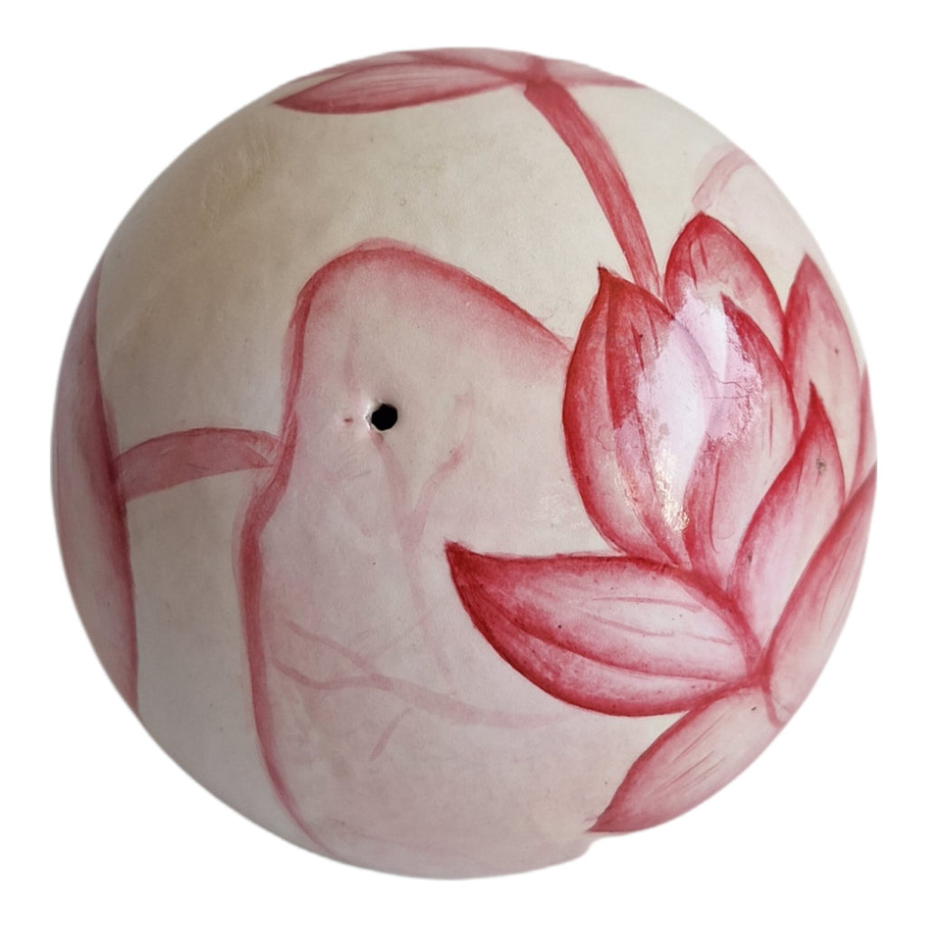 Eine runde Keramikkugel Ø 10 cm mit Blumenmotiv