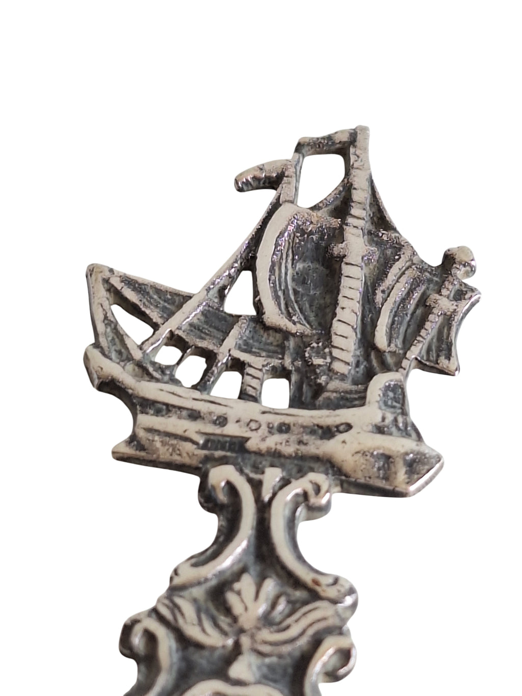 Nachkriegs-Teesieb aus Silber mit Segelboot 1948