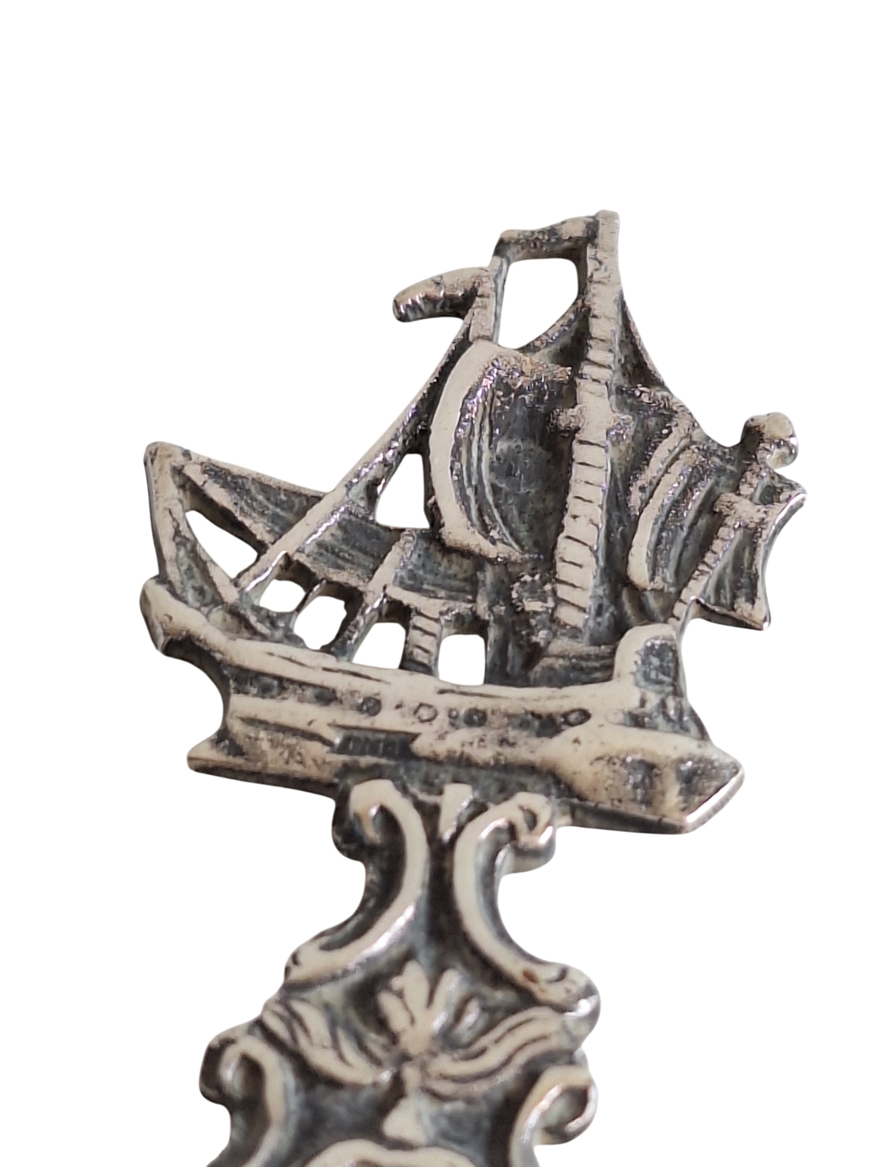 Nachkriegs-Teesieb aus Silber mit Segelboot 1948
