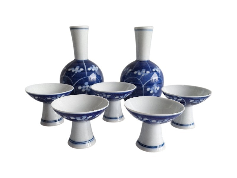 Japanisches Arita-Porzellan Sake-Set – Blau-weißes Prunus-Dekor, 2 Tokkuri & 5 Choko