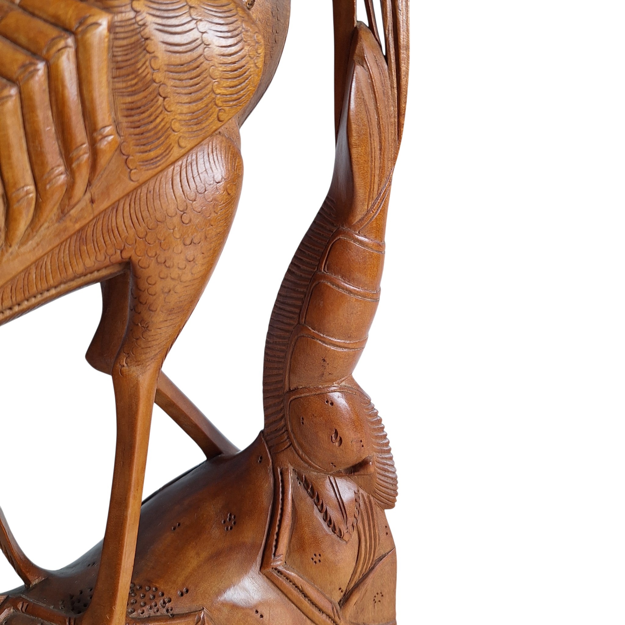 Reiher mit Garnele und Krabbe – Handgeschnitzte Holzstatue (36,5 cm)