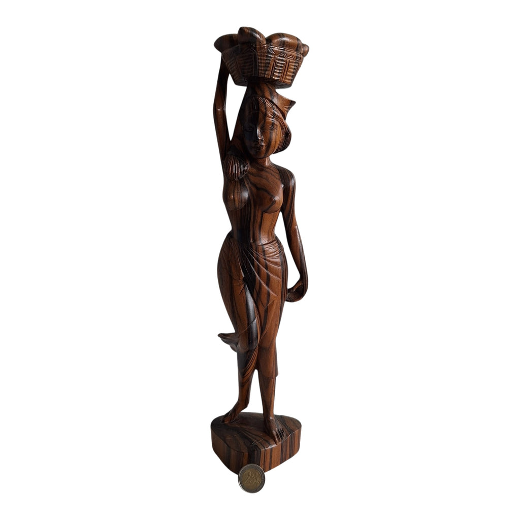 Balinesische Frau mit Obstkorb auf dem Kopf – handgeschnitzte Holzfigur (40,5 cm)