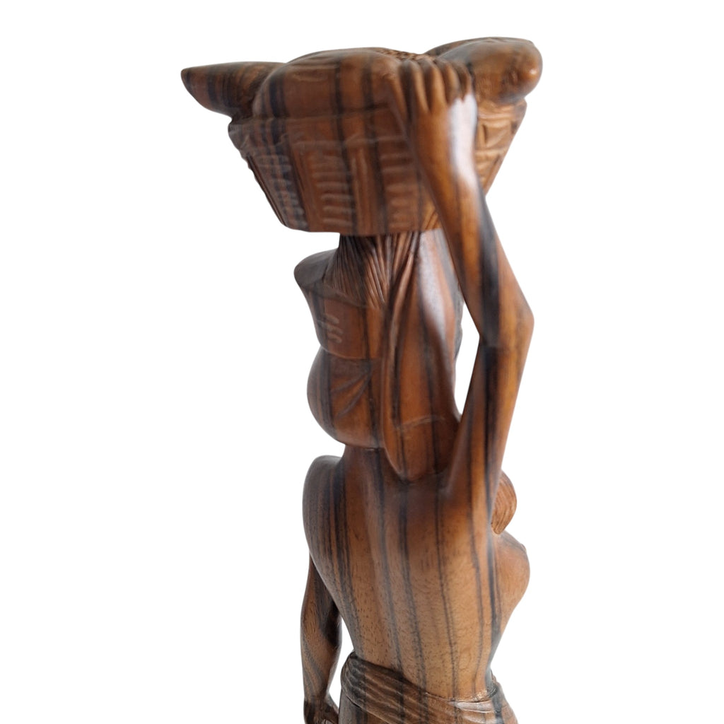 Balinesische Frau mit Obstkorb auf dem Kopf – handgeschnitzte Holzfigur (40,5 cm)
