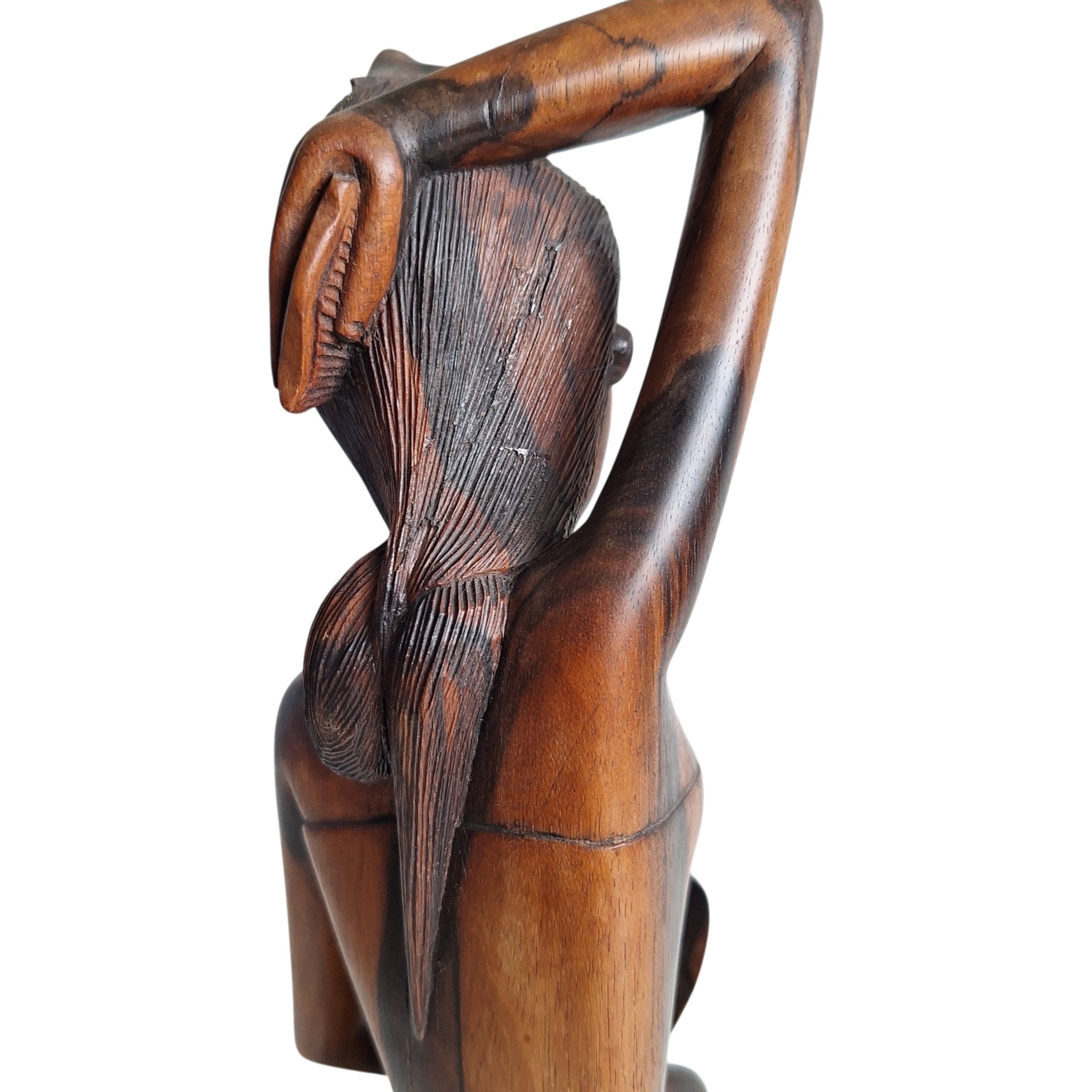 Balinesische Frau kämmt ihr Haar vor dem Spiegel – Handgeschnitzte Holzfigur (29 cm)