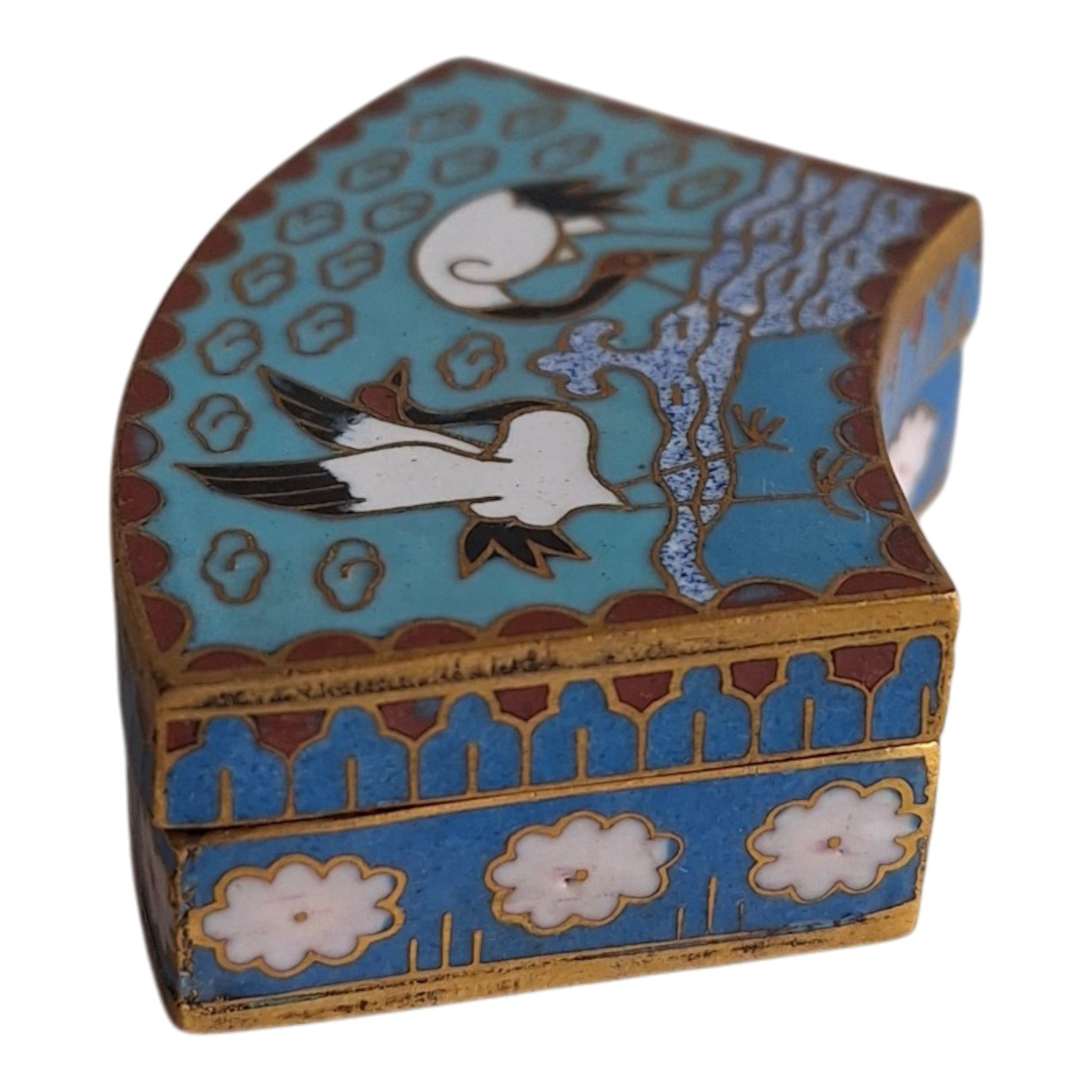 Halbrunde Cloisonné-Schachtel mit Paradiesvögeln