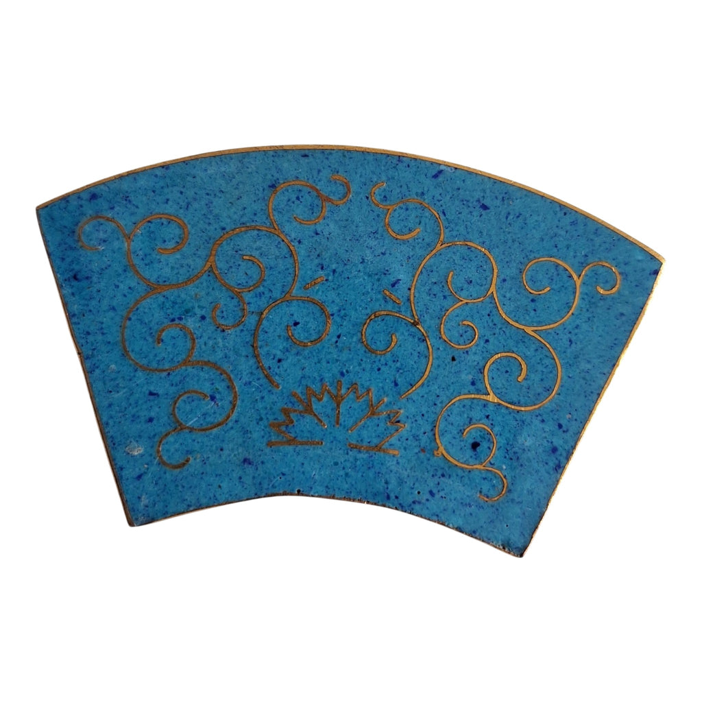 Halbrunde Cloisonné-Schachtel mit Paradiesvögeln