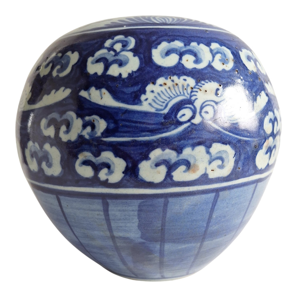 Chinesischer blau-weißer Ingwertopf mit floralen Motiven – Qing-Stil