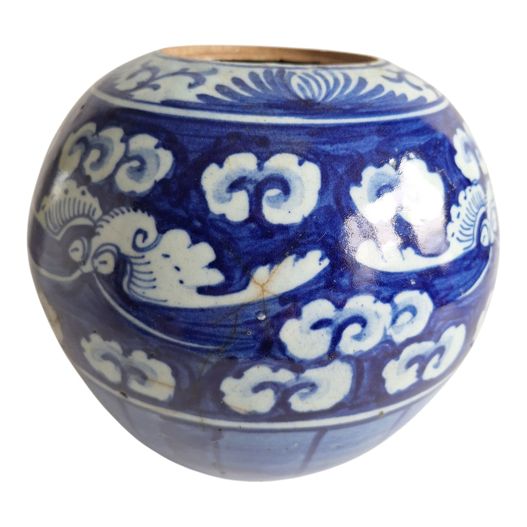 Chinesischer blau-weißer Ingwertopf mit floralen Motiven – Qing-Stil