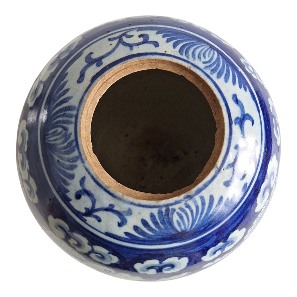 Chinesischer blau-weißer Ingwertopf mit floralen Motiven – Qing-Stil