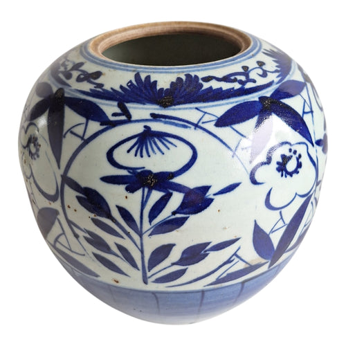 Chinesischer blau-weißer Ingwertopf mit handgemalten Blumenmotiven