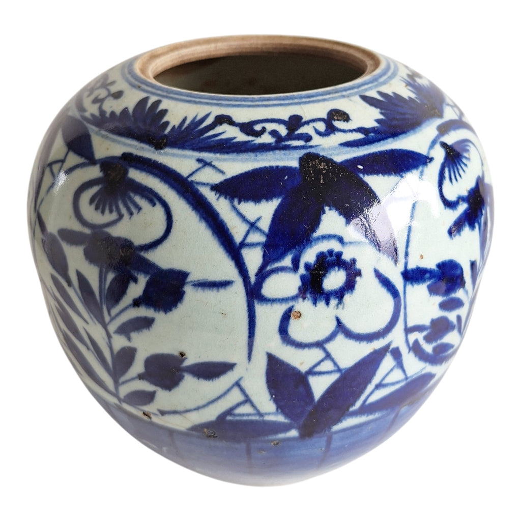 Chinesischer blau-weißer Ingwertopf mit handgemalten Blumenmotiven