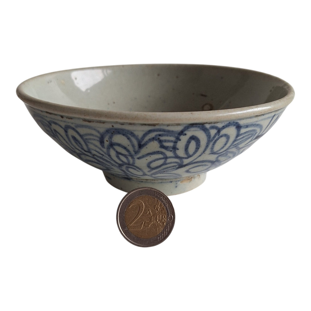 Chinees Blauw-Wit Porseleinen Gelukskommetje — Qing-dynastie