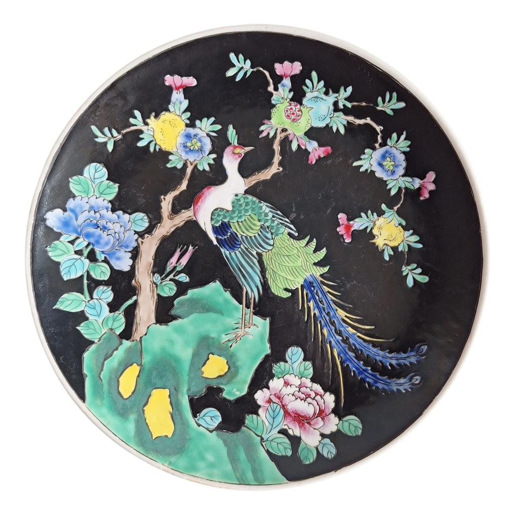Arita Porzellanteller – Famille Noir, Pfau & Pfingstrose, Meiji/Taisho-Zeit