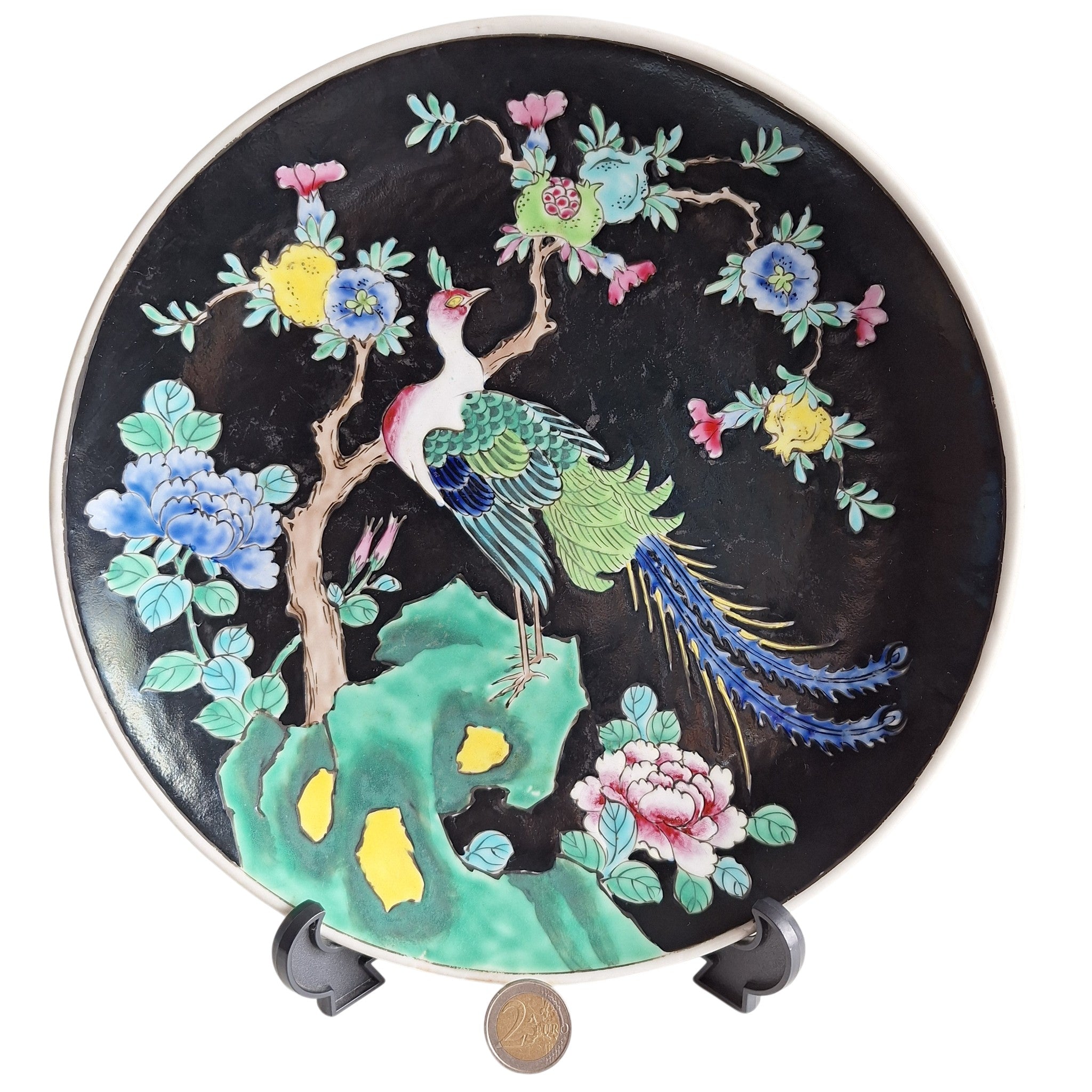 Arita Porzellanteller – Famille Noir, Pfau & Pfingstrose, Meiji/Taisho-Zeit
