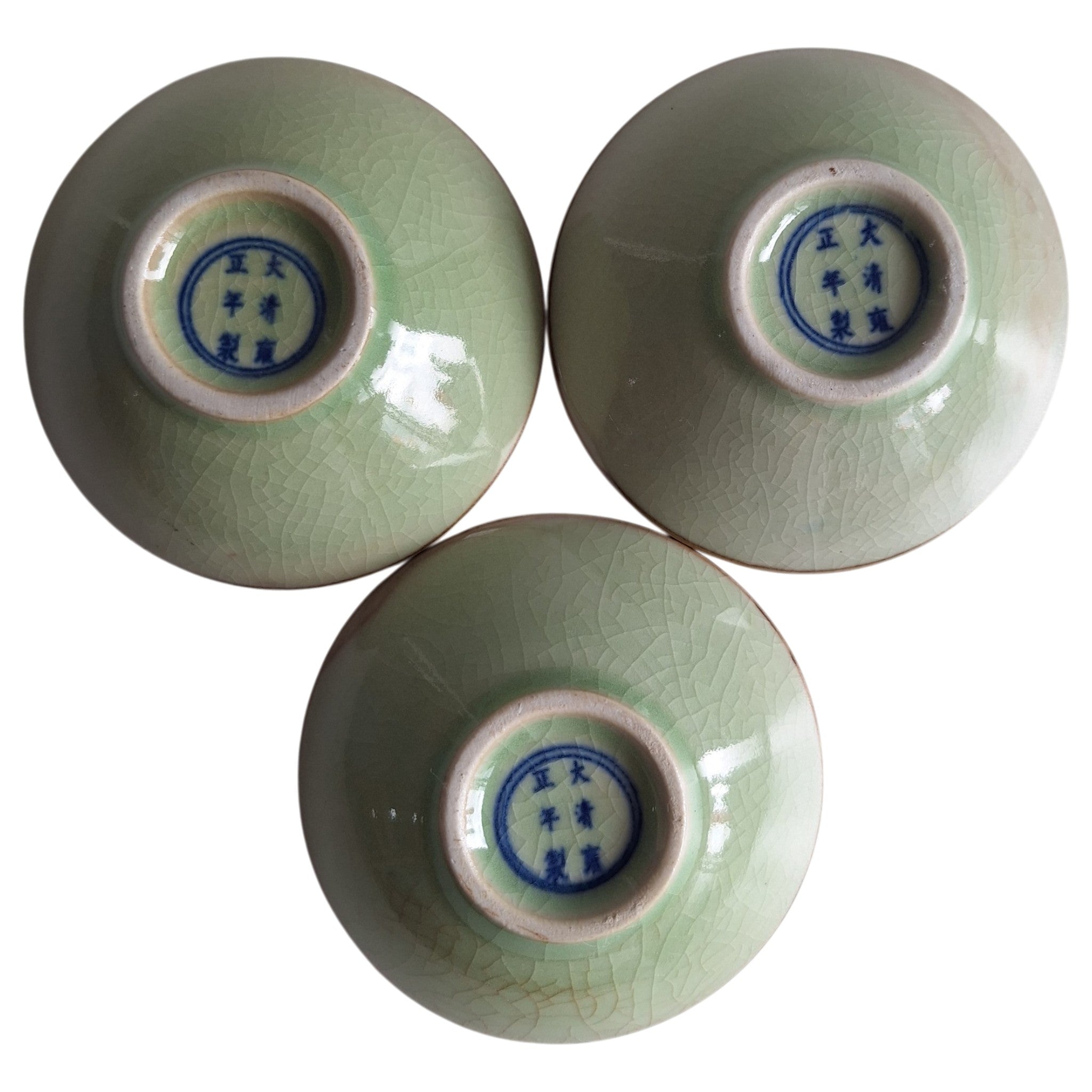 Set van 3 Celadon Schaaltjes – Chinees Porselein met Craquelé Glazuur en Kalligrafie