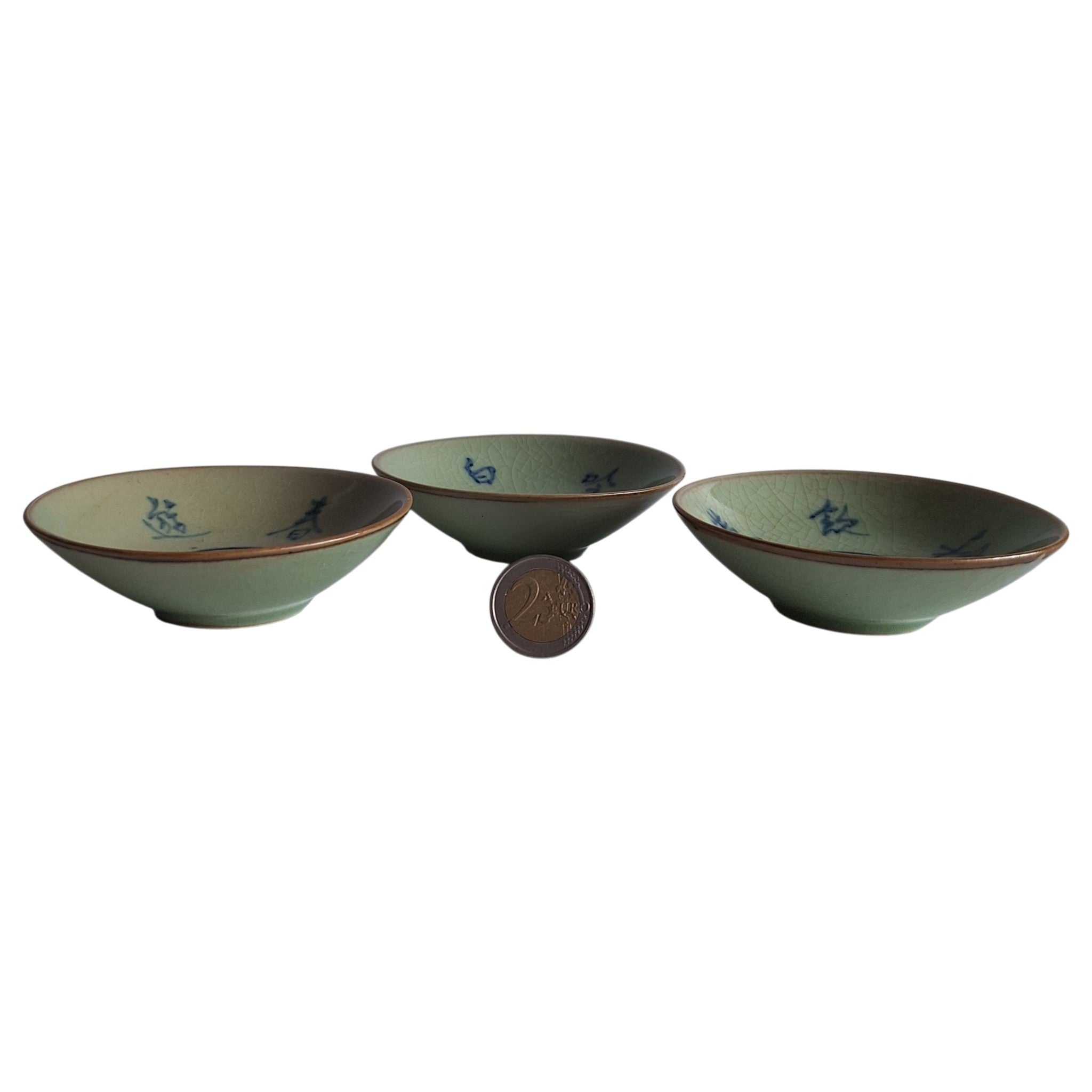 Set van 3 Celadon Schaaltjes – Chinees Porselein met Craquelé Glazuur en Kalligrafie