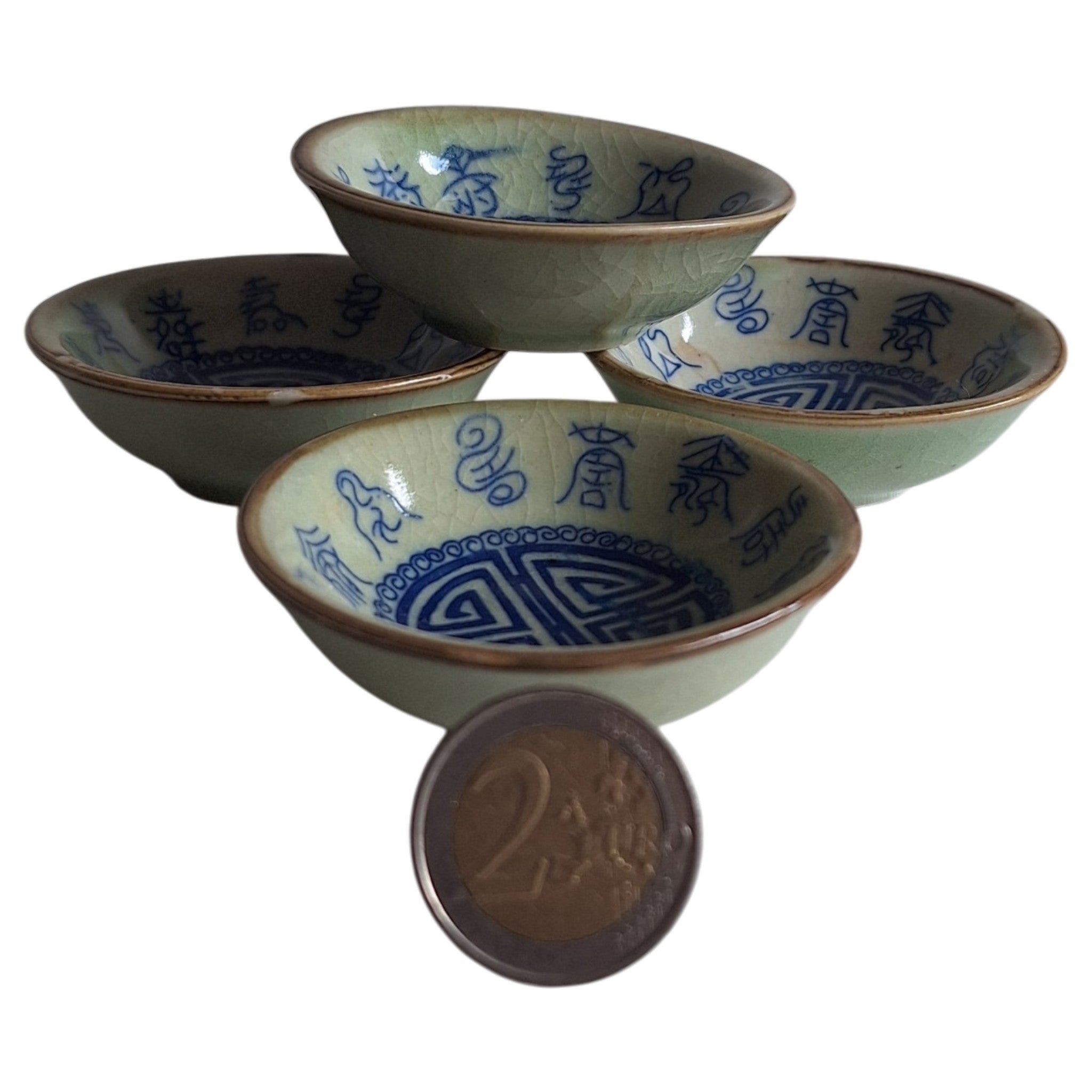Set van 4 Celadon Sauskommetjes – Chinees Porselein met Karakters en Bruine Rand
