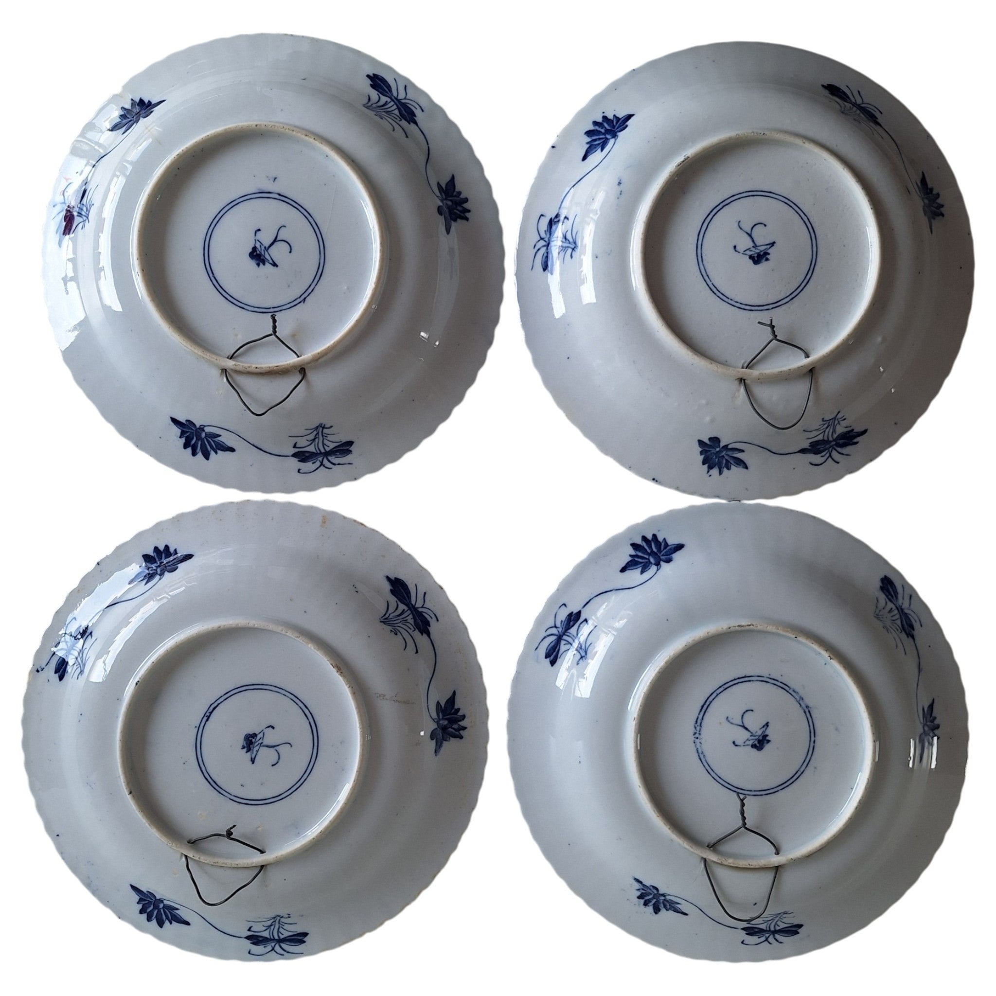 4 Porzellanteller mit Transfer-Chinoiserie-Dekor, rückseitig markiert, 23 cm Durchmesser (1 Teller mit 1 Haarriss)