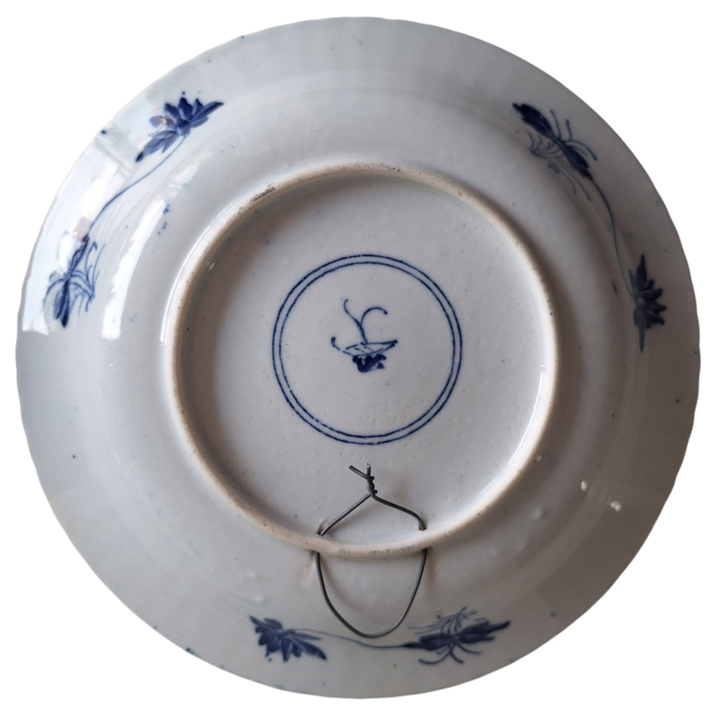 4 Porzellanteller mit Transfer-Chinoiserie-Dekor, rückseitig markiert, 23 cm Durchmesser (1 Teller mit 1 Haarriss)