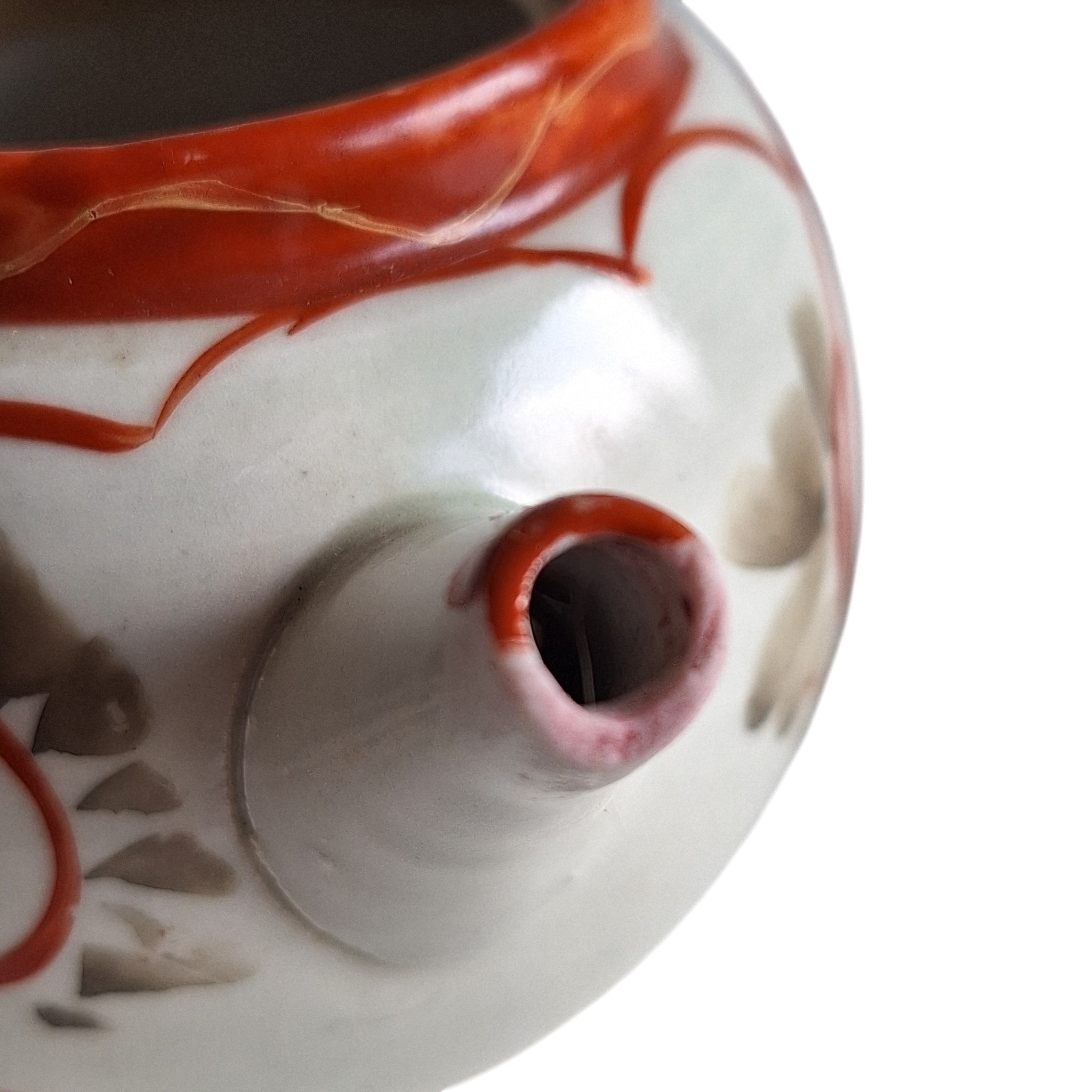 Japans Kutani Theepotje – Handbeschilderd Porselein met Rood-Gouden Rand, Meiji-periode