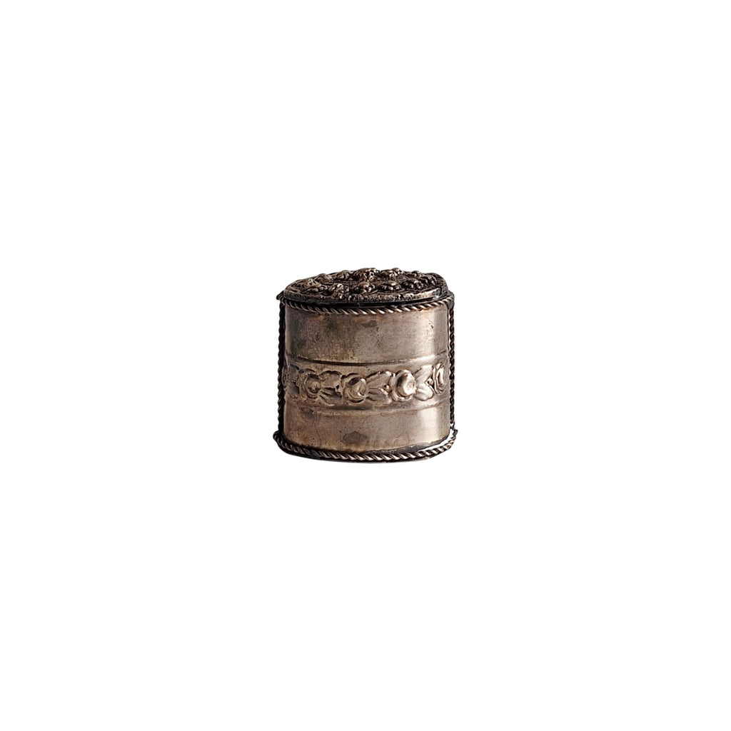 Silver-Plated Pill Box with Embossed Floral Motif – Repoussé Decoration, Antique Patina