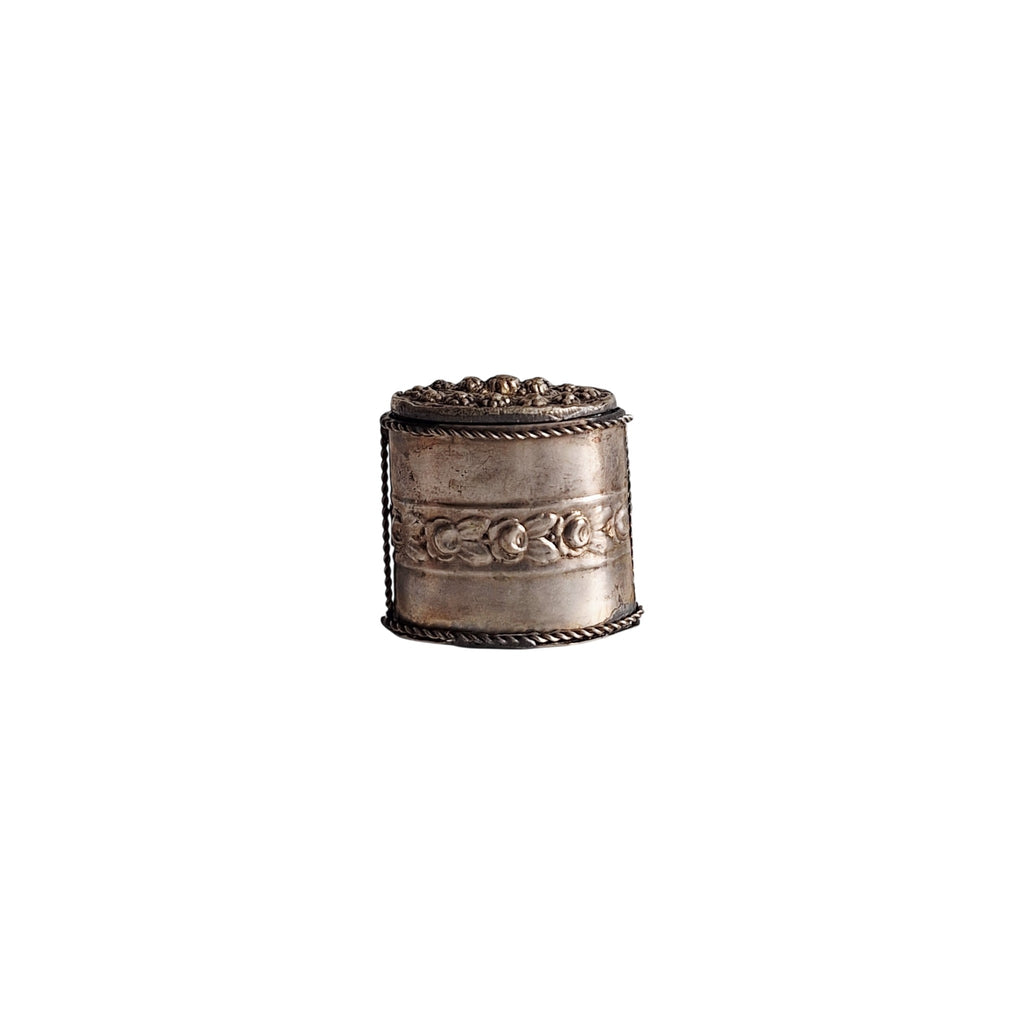Silver-Plated Pill Box with Embossed Floral Motif – Repoussé Decoration, Antique Patina