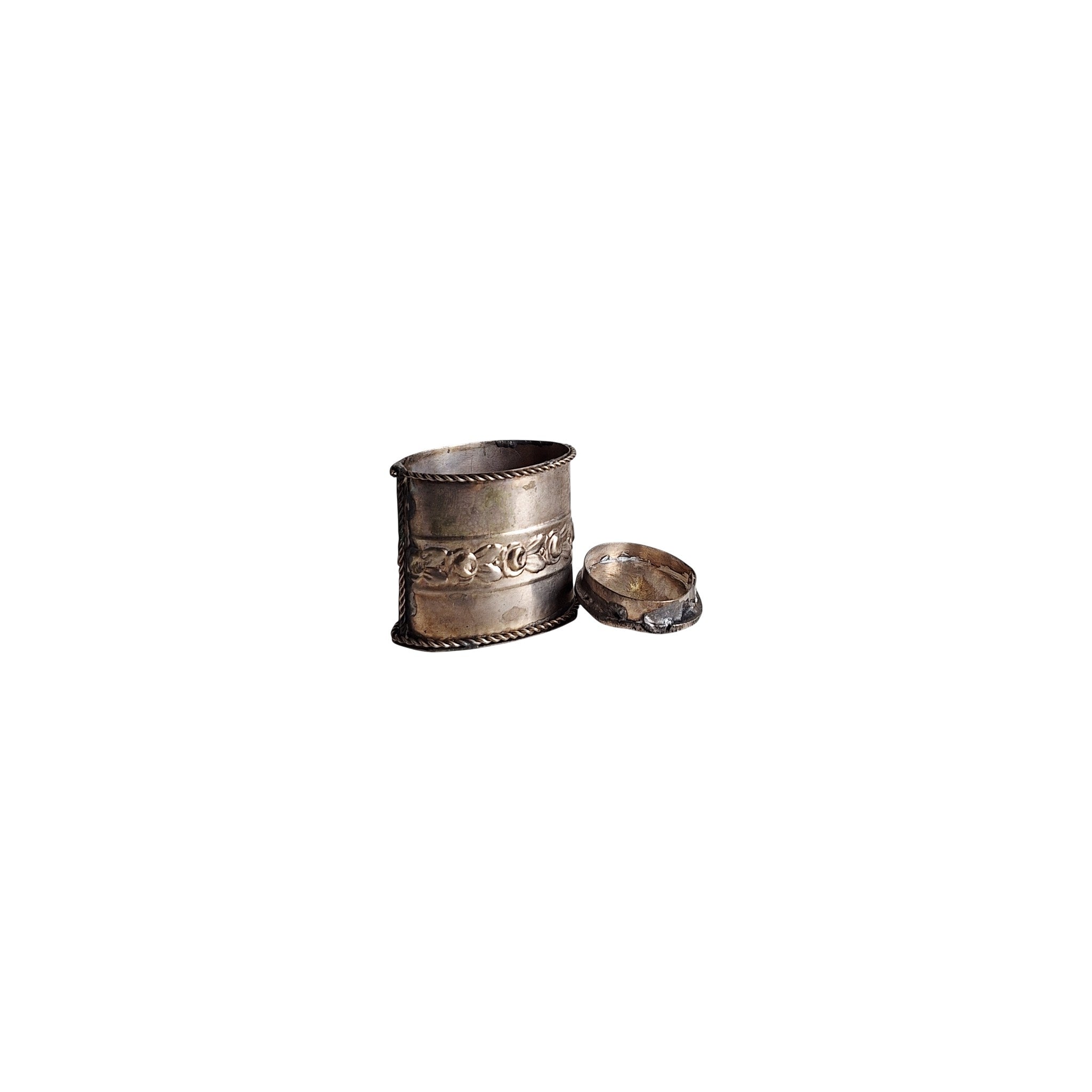 Silver-Plated Pill Box with Embossed Floral Motif – Repoussé Decoration, Antique Patina