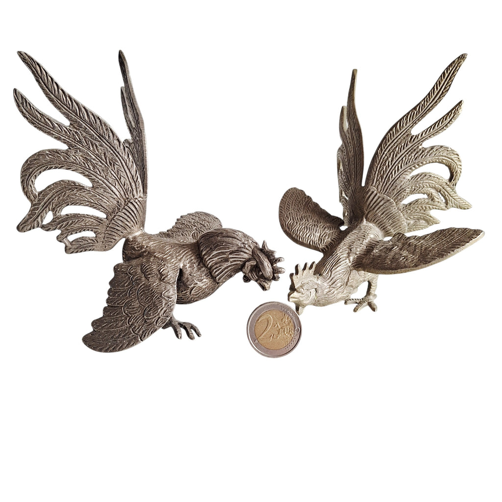 Paar metalen kemphaantjes - vechtende hanen beeldjes Frans decoratief - set van 2