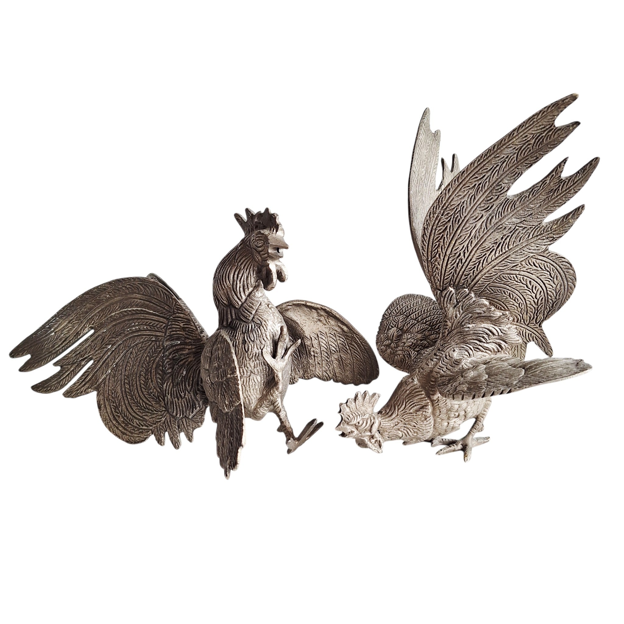 Paar grote metalen kemphaantjes - vechtende hanen beeldjes Frans decoratief - set van 2