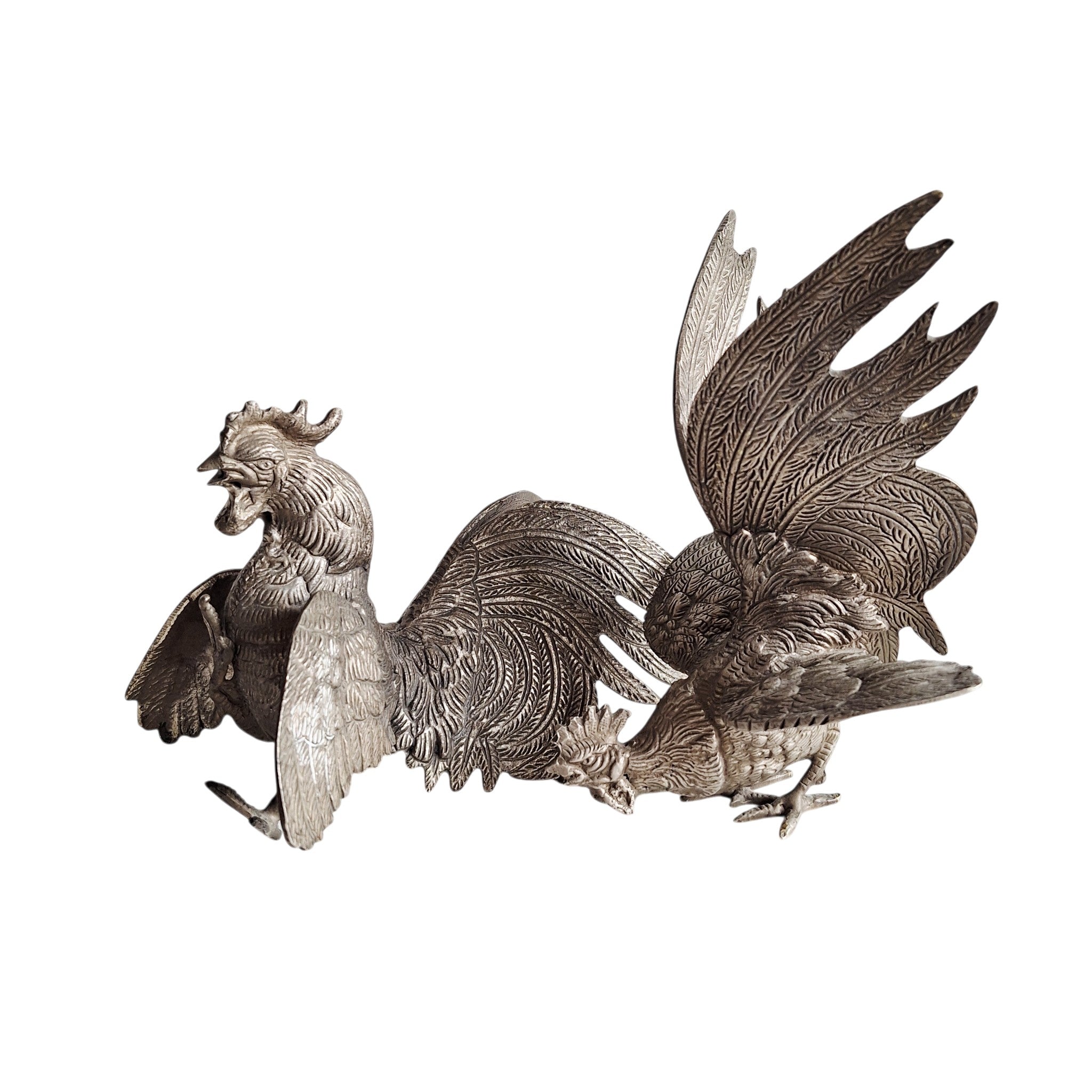 Paar grote metalen kemphaantjes - vechtende hanen beeldjes Frans decoratief - set van 2