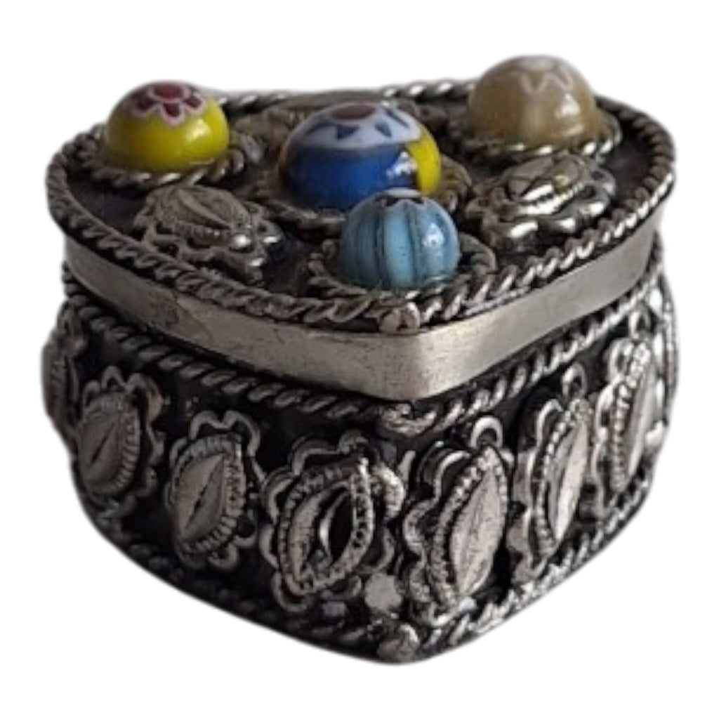 Verzilverd pillen- of ringendoosje - Murano stijl millefiori glaskralen