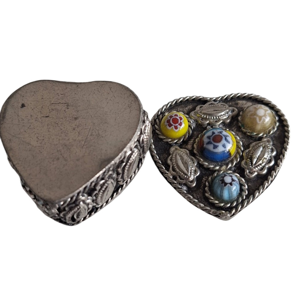 Verzilverd pillen- of ringendoosje - Murano stijl millefiori glaskralen