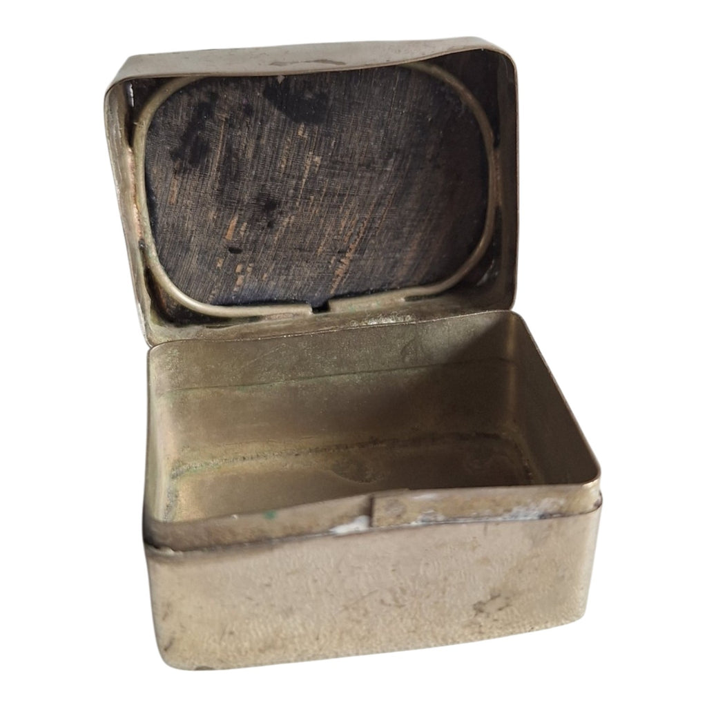 Verzilverd Aziatisch snuifdoosje met houten deksel