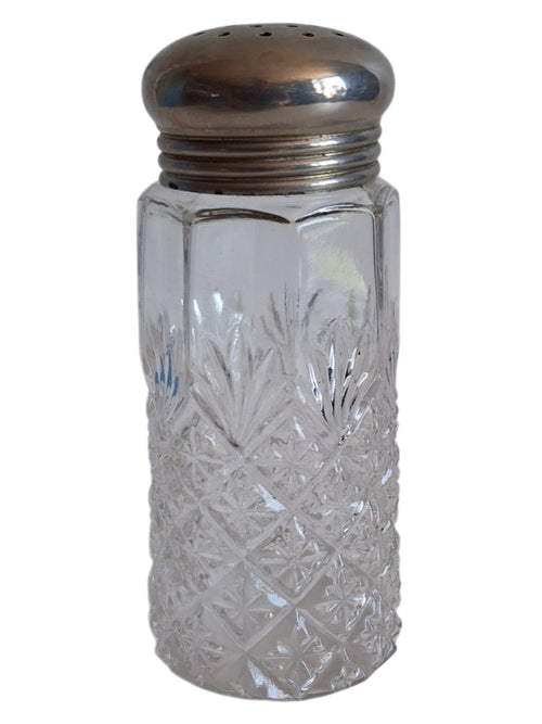 Art Deco zoutstrooier - geslepen glas met verzilverde dop - h 12,5 cm