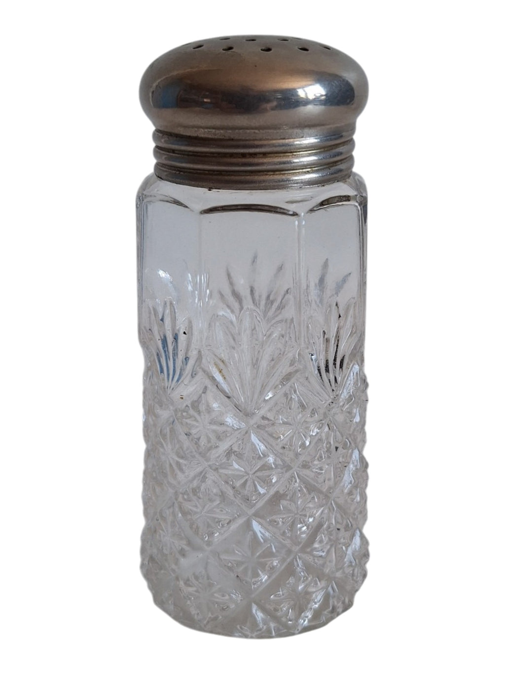 Art Deco zoutstrooier - geslepen glas met verzilverde dop - h 12,5 cm