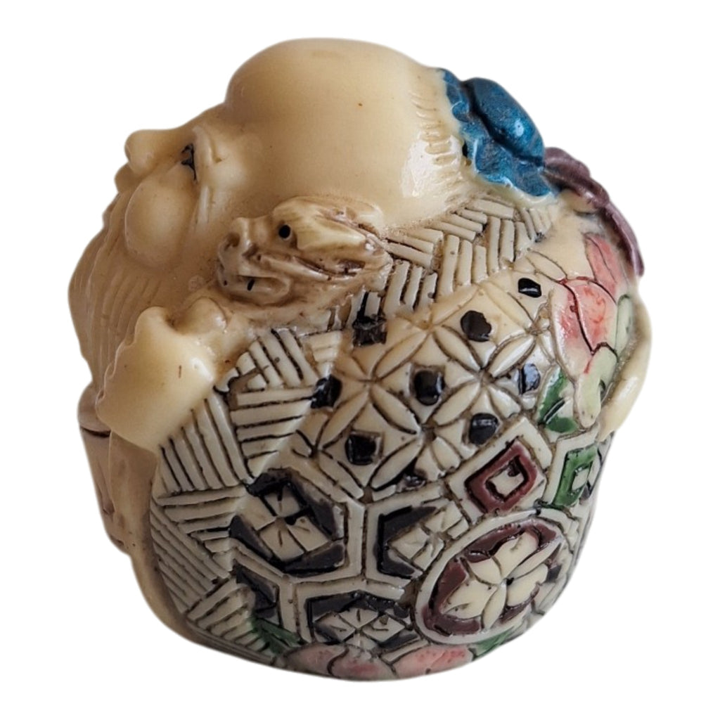 Netsuke Wijsgeer Beeldje - Ivoorkleurig met Kalligrafie