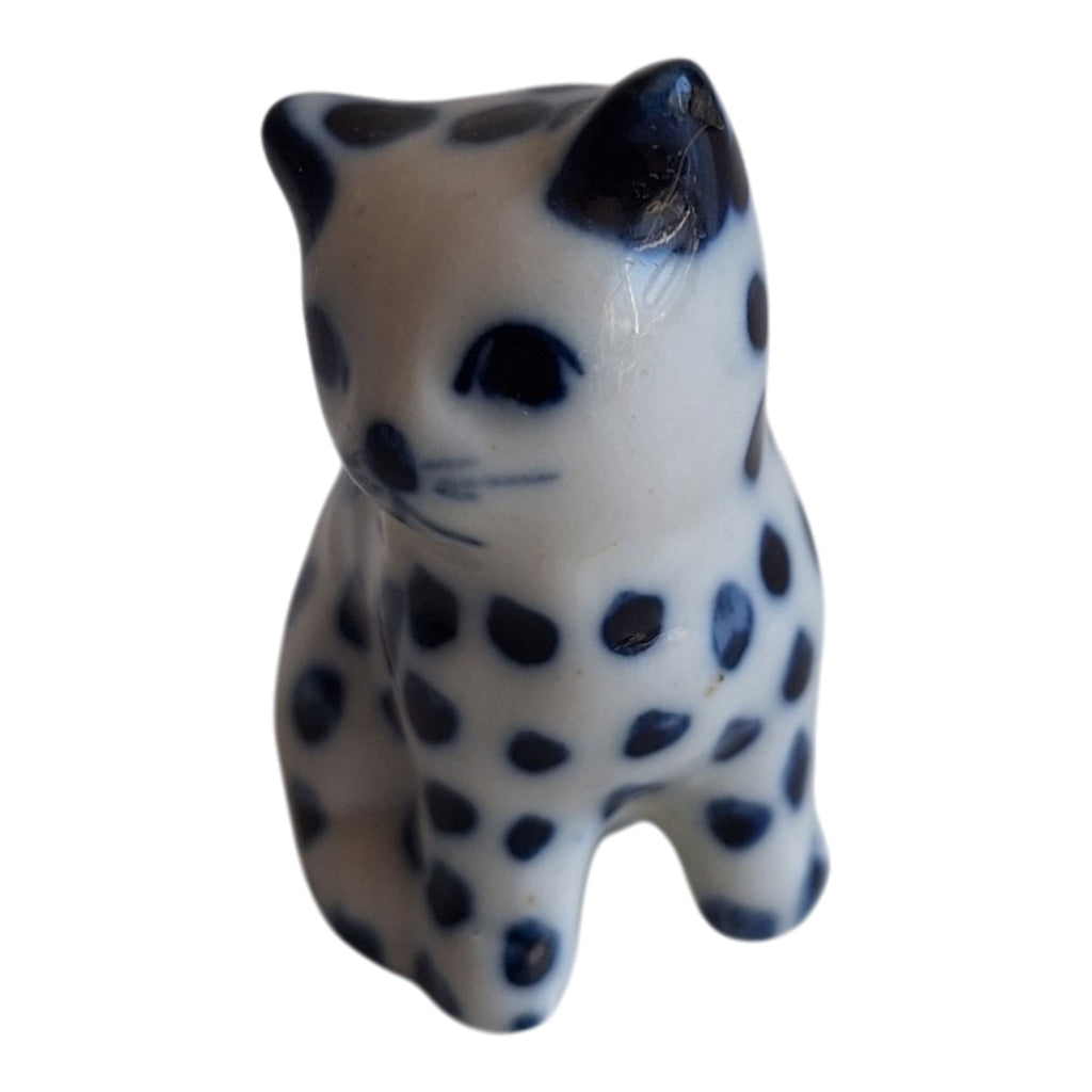 Miniatuur Kattenbeeldje - Blauw-Wit Keramiek - Stippenpatroon