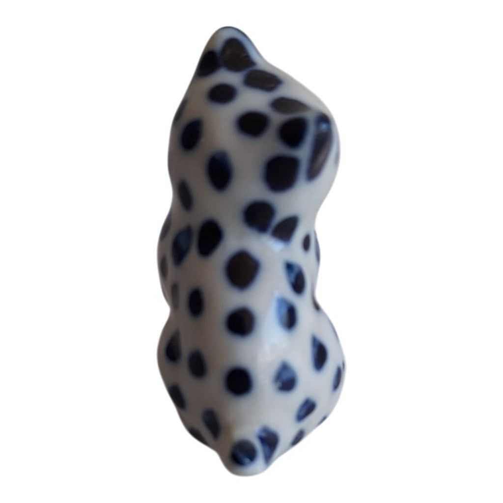 Miniatuur Kattenbeeldje - Blauw-Wit Keramiek - Stippenpatroon