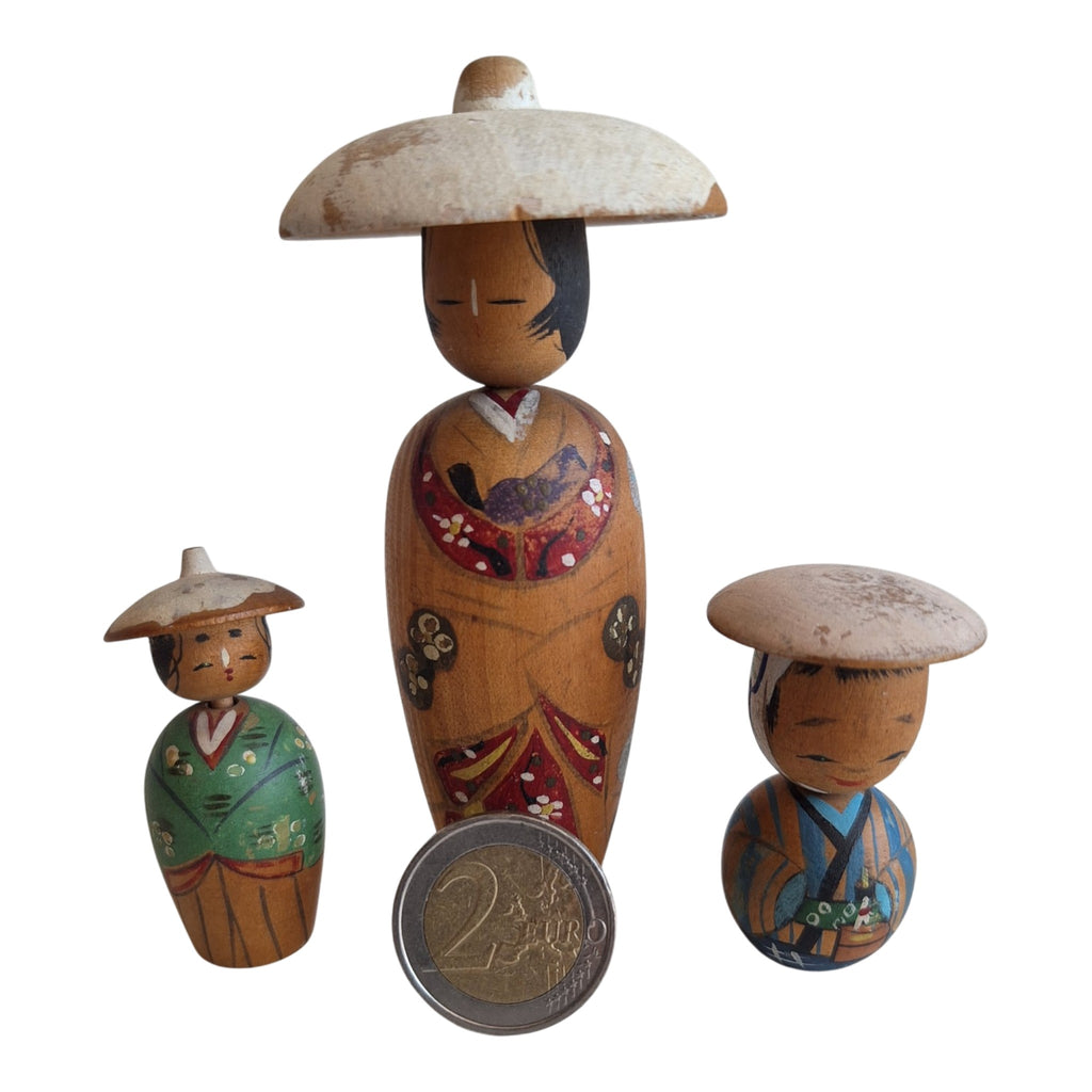 Kokeshi Poppetjes - Set van Drie - Handbeschilderd Hout met Hoedjes